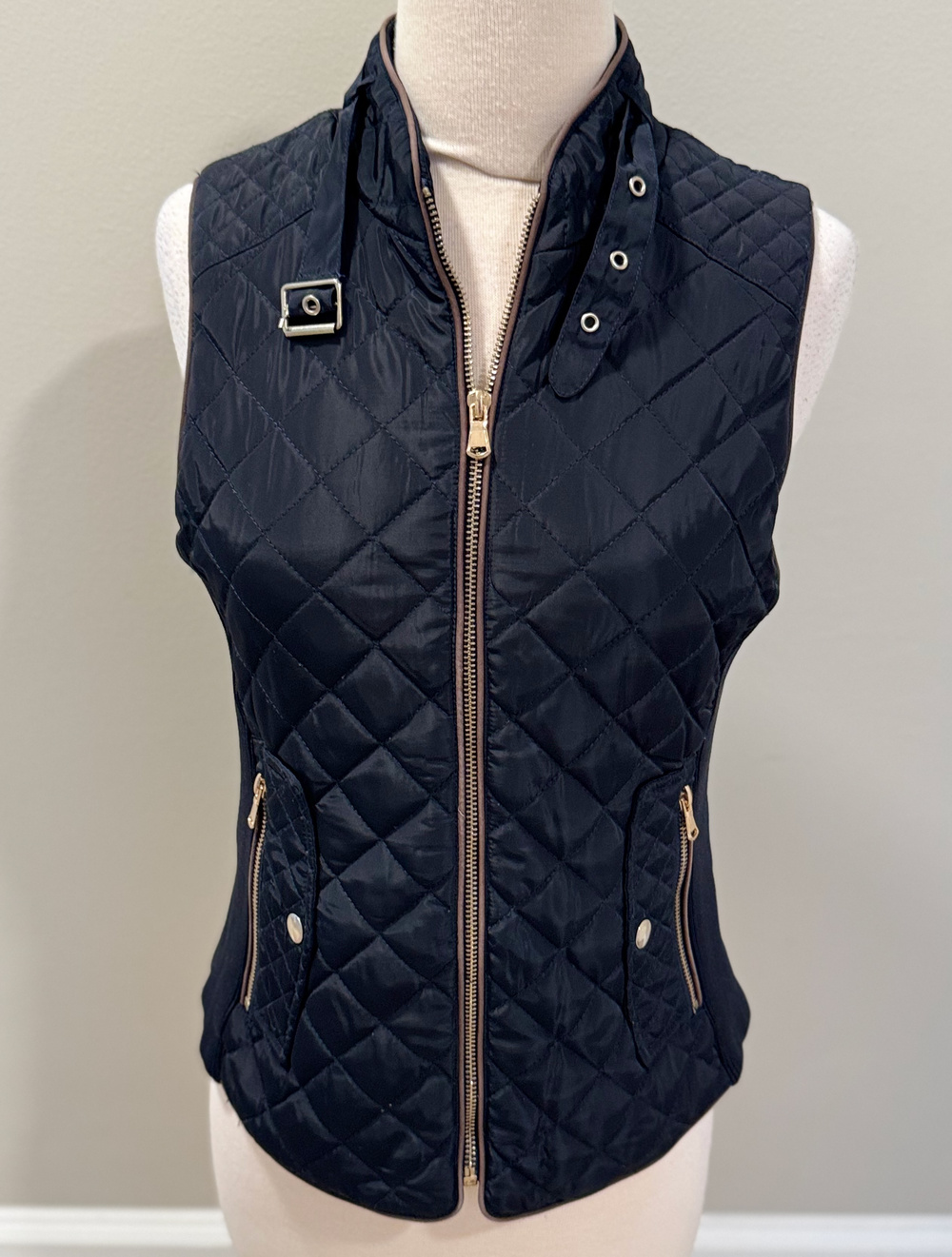 Freeway Womens XS Small Vest Black Diamond Quilted Gold Zip Equestrian Preppy